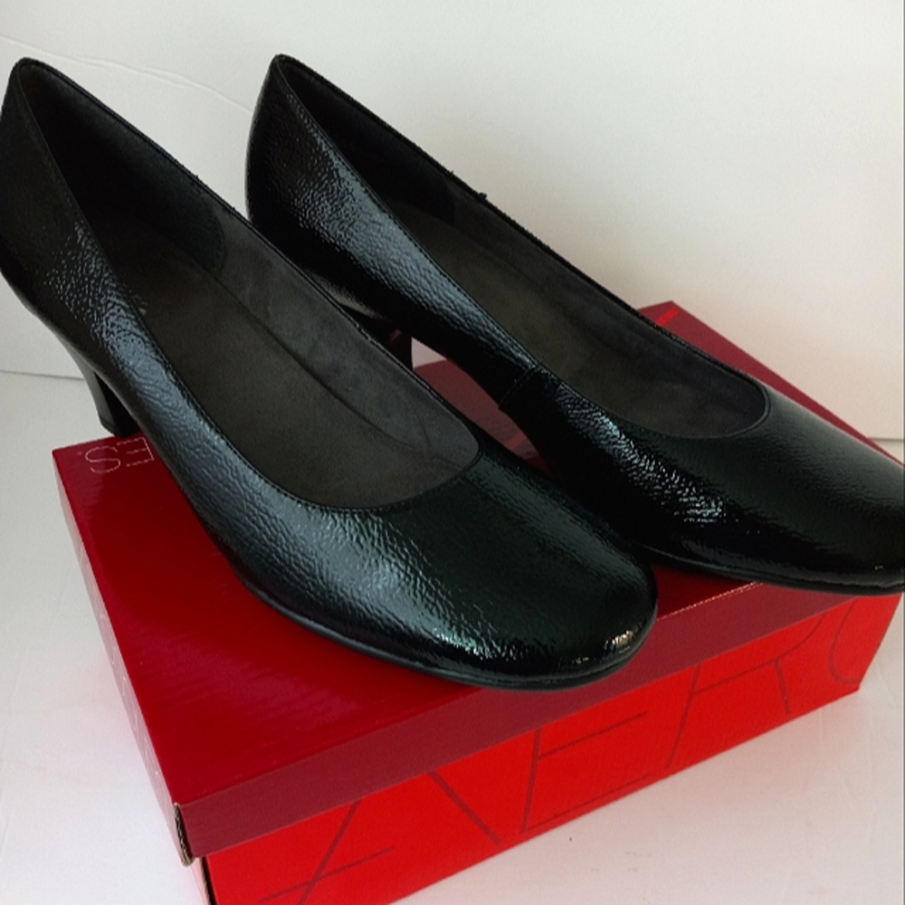 New Aerosoles Classic Black Pumps Size 10.5